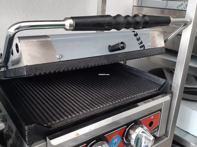 PRESSE PANINI ELECTRIQUE 40 ERSOZ ROYAL 33*33*28 PRESSE PANINI ELECTRIQUE 40 ERSOZ ROYAL 33*33*28