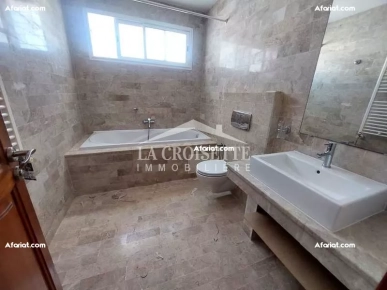 Villa S+4 avec piscine à La Marsa ZVL1615