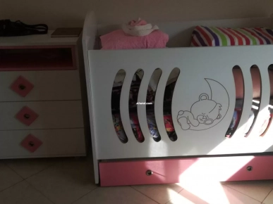 Un lit bebe + un element de rangement a vendre Un lit bebe + un element de rangement a vendre