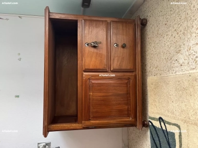 Meuble en bois massif - solide, ancien, avec rangement