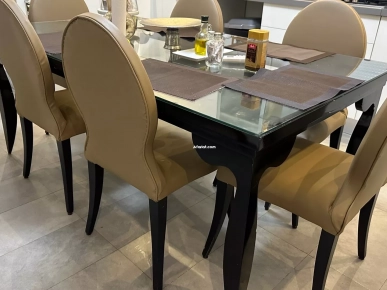 table,  argentiere et 6 chaises en bois