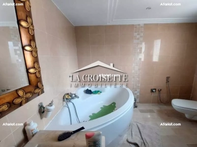 Villa S+5 avec piscine à Gammarth ZVL1556