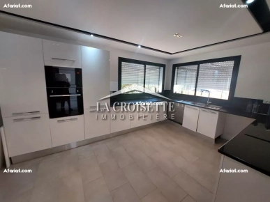 Villa S+3 avec piscine à La Soukra  MVL0670