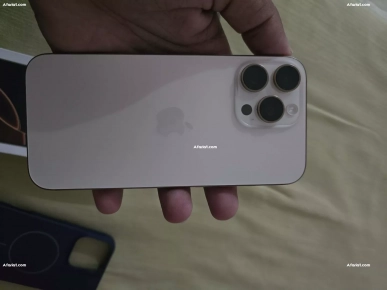 IPhone 16 pro max Gold