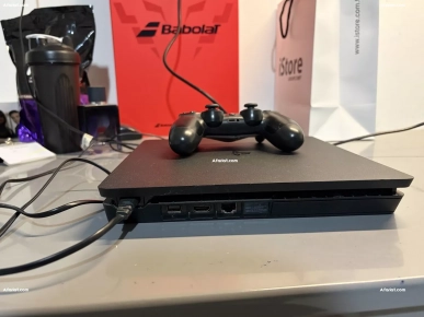 PS4 Slim une manette v2