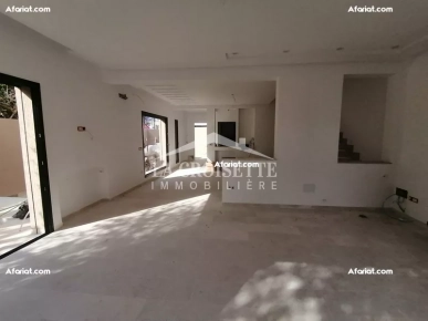 Triplex S+4 avec jardin et piscine à Gammarth  MTRV0021