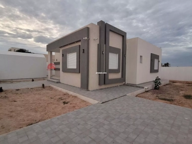 VILLA DE PLAIN PIED EN ZONE URBAINE À DJERBA