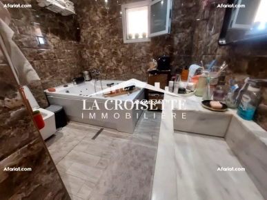 Villa S+4 avec piscine à La Soukra MVL1672