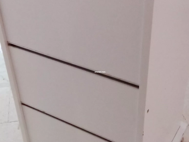 à vendre un comptoir caisse avec des roues directionnelles à vendre un comptoir caisse avec des roues directionnelles