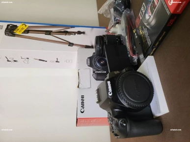 Canon eos 250D + Tripod Hama 66+ carte mémoire 128GB SDD neuf