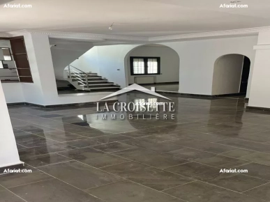 Villa S+3 avec piscine à La Soukra MVV0328