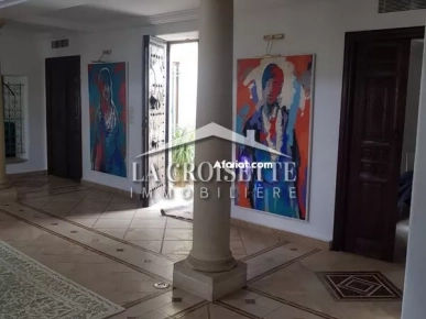 Villa S+6 meublée avec piscine à La Soukra   MVL1284