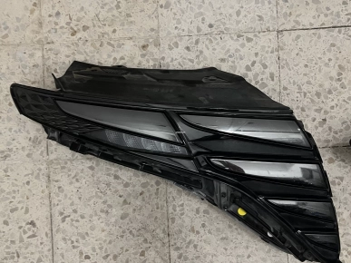 Phares avant Hyundai Tucson 2021 – 1 bon / 1 fendu