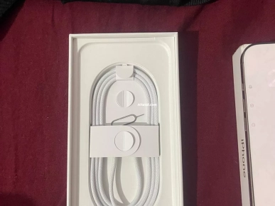 Iphone 16 Pro Max 256 Gb couleur desert importé du canada