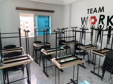 Vente de Chaises et Tables Neuves – Jamais Utilisées !