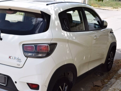 Mahindra KUV100 K8 Tout option