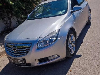jolie opel insignia num watsup. +436765535556