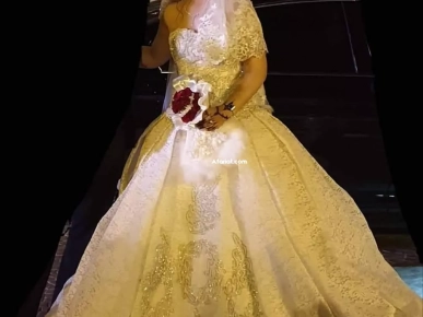 à vendre ou à louer robe de mariée acheté à Paris