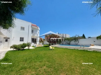 Villa S+3 avec piscine à La Soukra MVL0342