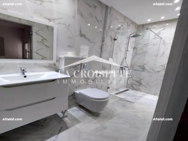 Villa S+7 avec piscine à Gammarth MVL1675