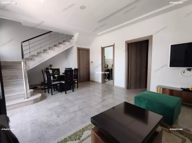 Une Villa S+3 avec piscine à La Location Annuelle