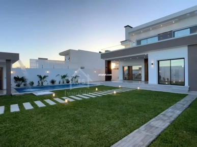Villa S+4 toute neuve avec piscine à vendre à Hammamet Sud