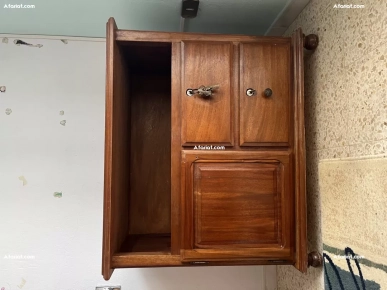 Meuble en bois massif - solide, ancien, avec rangement