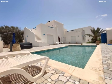 Une Villa avec piscine à vendre à Djerba