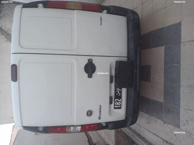 voiture utilitaire fiat Doblo en bonne état