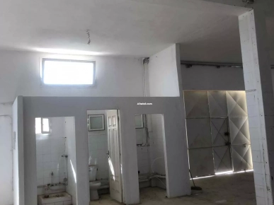 Dépôt à louer – 250m² carrelé avec sanitaires – Sidi Fraj