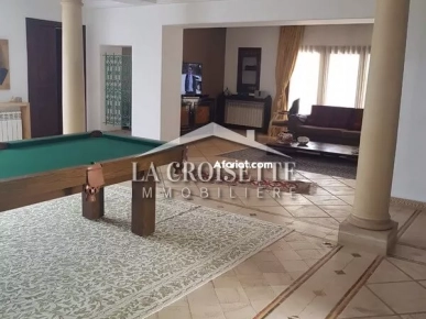 Villa S+6 meublée avec piscine à La Soukra   MVL1284
