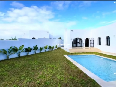 Une villa toute neuve avec piscine à vendre à Hammamet Sud