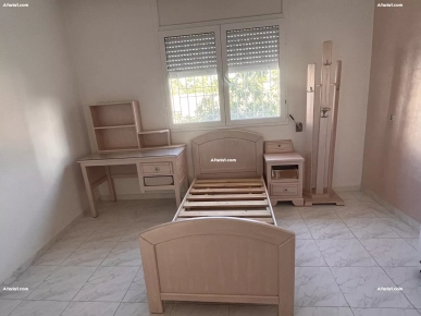 Chambre complète à vendre-lit+ bureau+table de nuit+porte manteau