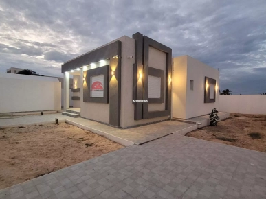 VILLA DE PLAIN PIED EN ZONE URBAINE À DJERBA