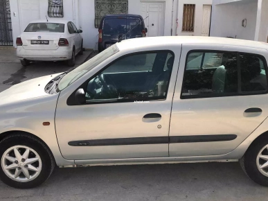 À vendre clio bombé À vendre clio bombé