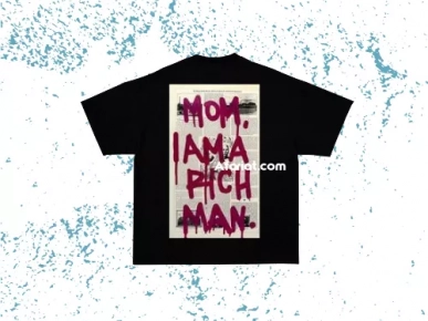 un t-shirt sous le nom* mom I am a rich man ”