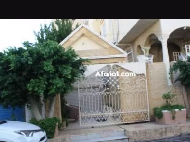 مبنى 4 طوابق بمصعد