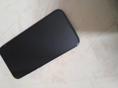 Je mets en vente mon Iphone 13 à  900 d. Appeler 96 124 719.