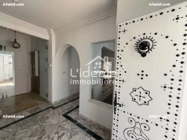 À louer à l’année  Superbe villa avec piscine à Hammamet