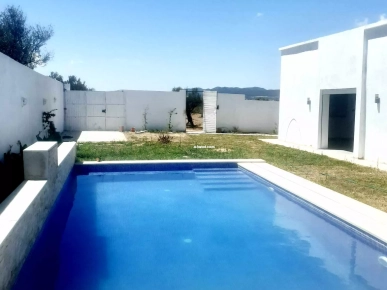 av belle villa de 500m+piscine à Hammamet sud