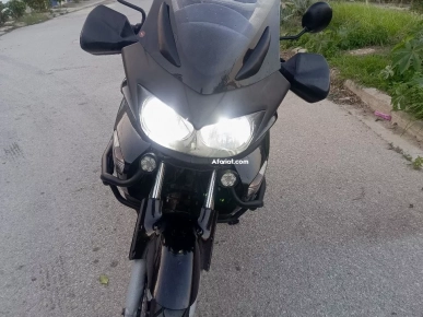 A vendre Honda Varadero avec valises latérale.