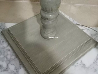 Lampadaire socle en bois presque neuve