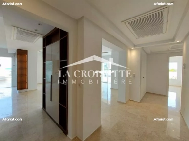 Appartement S+2 avec jardin et piscine à Gammarth MAL1467