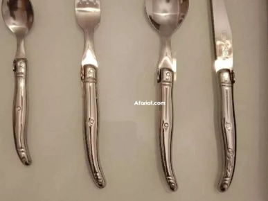 Ménagère 24 pièces et son service gateau NEUFS signés: LAGUIOLE