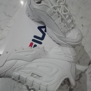 À vendre des baskets fila pour femme pointure 38,5 À vendre des baskets fila pour femme pointure 38,5