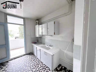 Appartement S+3 À Louer à Cité El Mahrajène