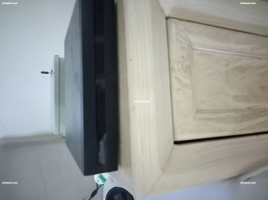 Vend des caméras de surveillance avec accessoires