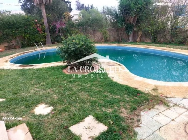 Villa S+5 avec piscine à Gammarth MVL0064