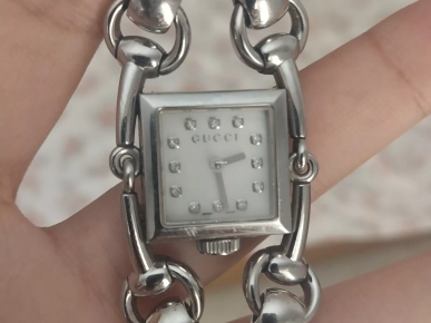 Gucci diamond watch