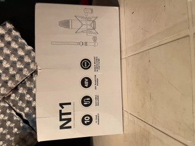 Rode NT1 + Sheild + Scarlett3 Solo + AKG